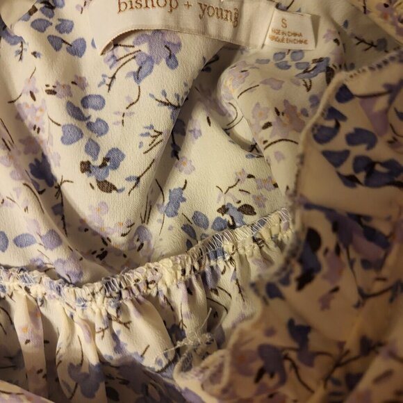 Bishop + Young Flutter sleeve Floral Blouse NWOT Size Small Cream/Blue - Picture 13 of 14